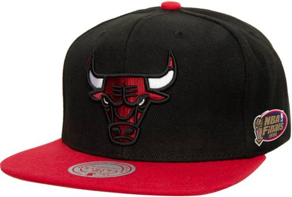 Mitchell & Ness Men's Chicago Bulls Black Hardwood Classics Champs Snapback Hat