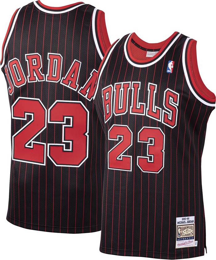 Mitchell & Ness Men's 1995 Chicago Bulls Michael Jordan #23 Black Hardwood  Classics Authentic Jersey