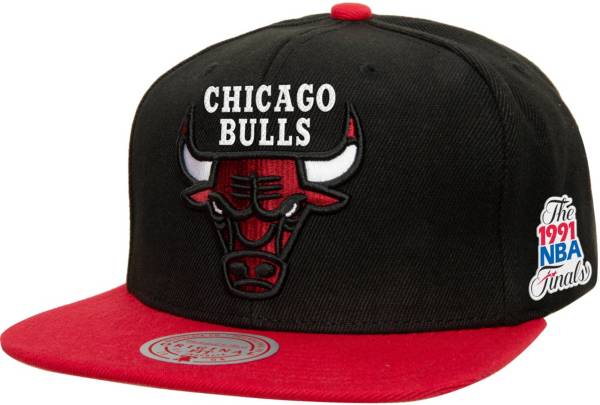 Mitchell & Ness Men's Chicago Bulls Red Hardwood Classics Champs Snapback Hat