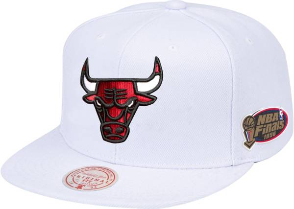 Mitchell & Ness Men's Chicago Bulls White Hardwood Classics Champs Snapback Hat