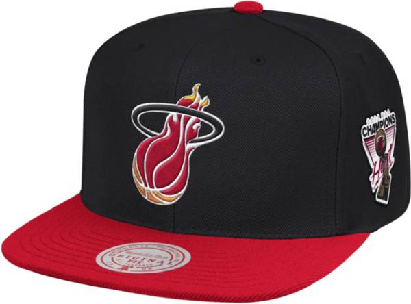 Mitchell & Ness Men's Red Miami Heat Patch Snapback Hat