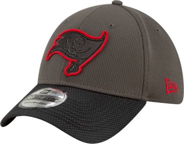 New Era Men's Tampa Bay Buccaneers Sideline 2021 Road 39Thirty Black Stretch Fit Hat