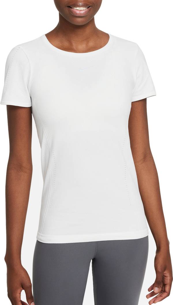Nike Dri-FIT Women's T-Shirt. Nike IN