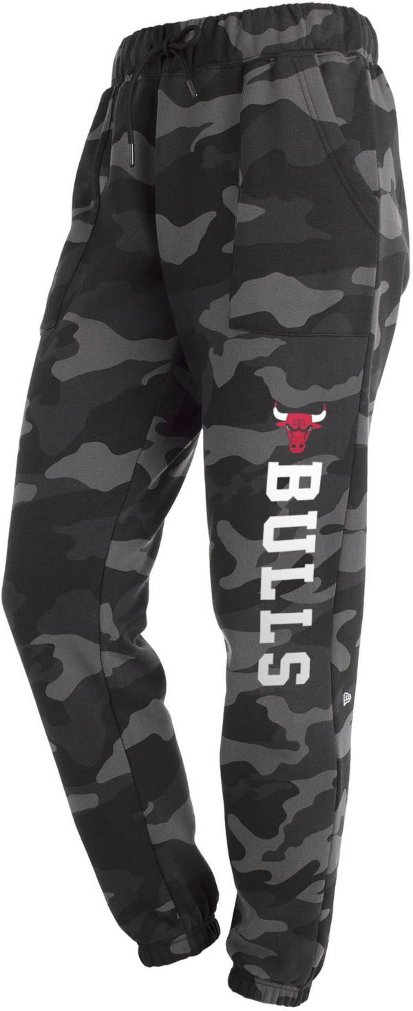5th & Ocean Women's Chicago Bulls Camo Sweatpants product image
