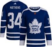 Wearing the reverse retro jersey, Auston Matthews of the Toronto