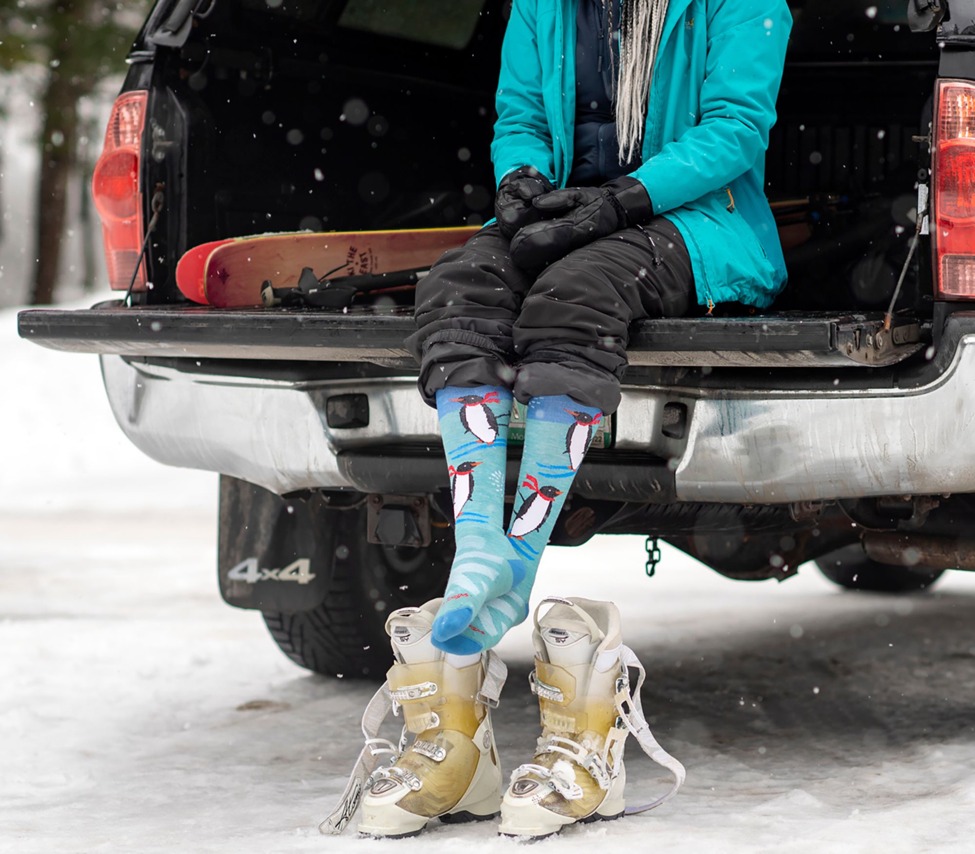 Darn Tough Women's Penguin Peak Over-The-Calf Midweight Ski & Snowboard Socks product image
