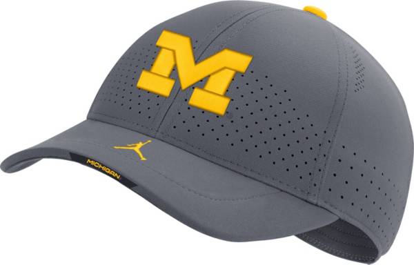 Jordan Men's Michigan Wolverines Grey AeroBill Swoosh Flex Classic99 Football Sideline Hat product image