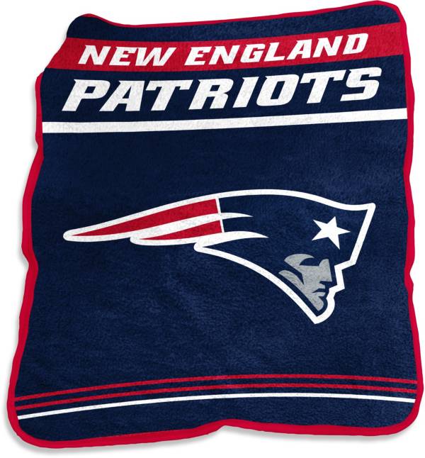 Logo New England Patriots Gameday Raschel 50'' x 60'' Throw Blanket product image