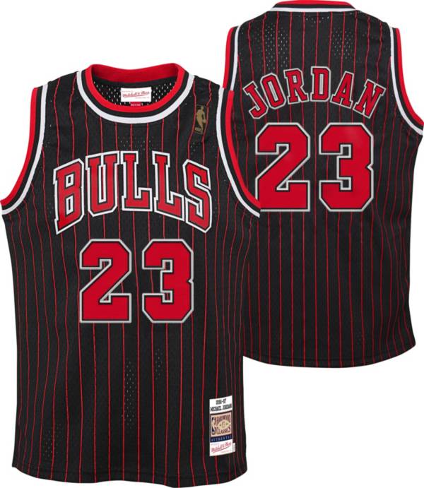 Men's Chicago Bulls Michael Jordan #23 Nike Black Swingman NBA