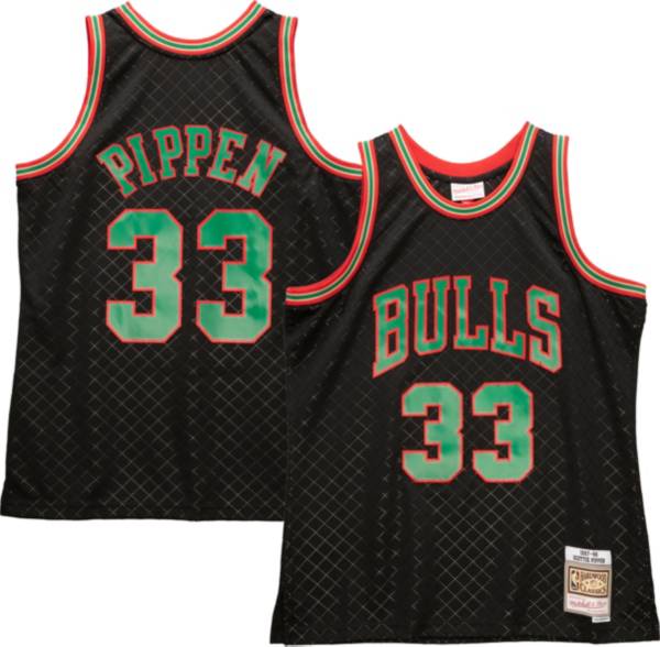 Mitchell & Ness Chicago Bulls #33 Scottie Pippen white / red Swingman Jersey