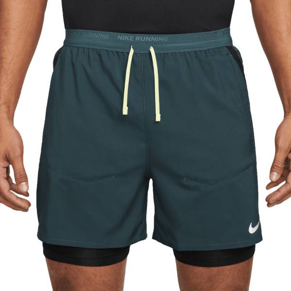 Short running Nike Stride homme - Coloris gris, bandes réfléchissantes