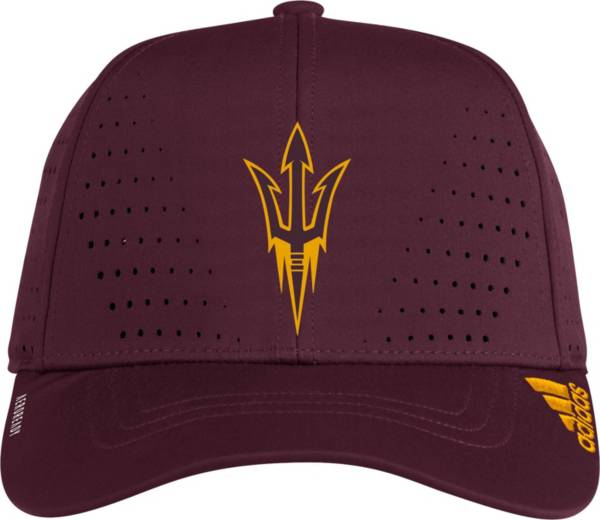 Maroon best sale adidas hat