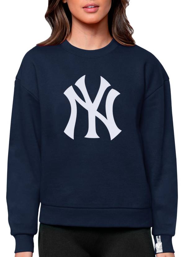 Antigua Women's New York Yankees White Victory Crew Pullover