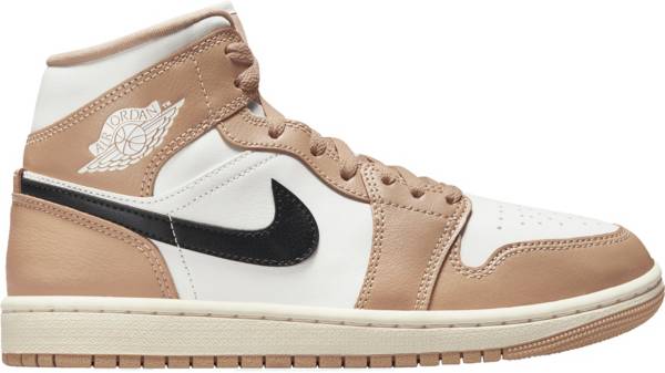 Nike Jordan sneakers for women: style and comfort in a low version