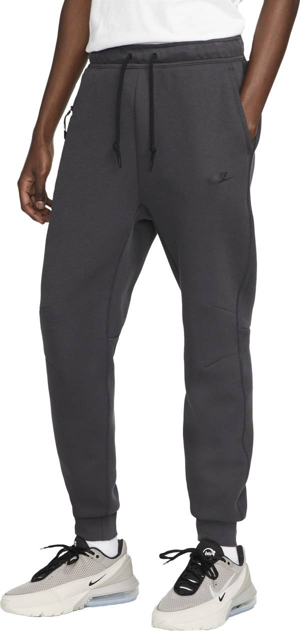 Nike tech fleece slim online fit joggers in black