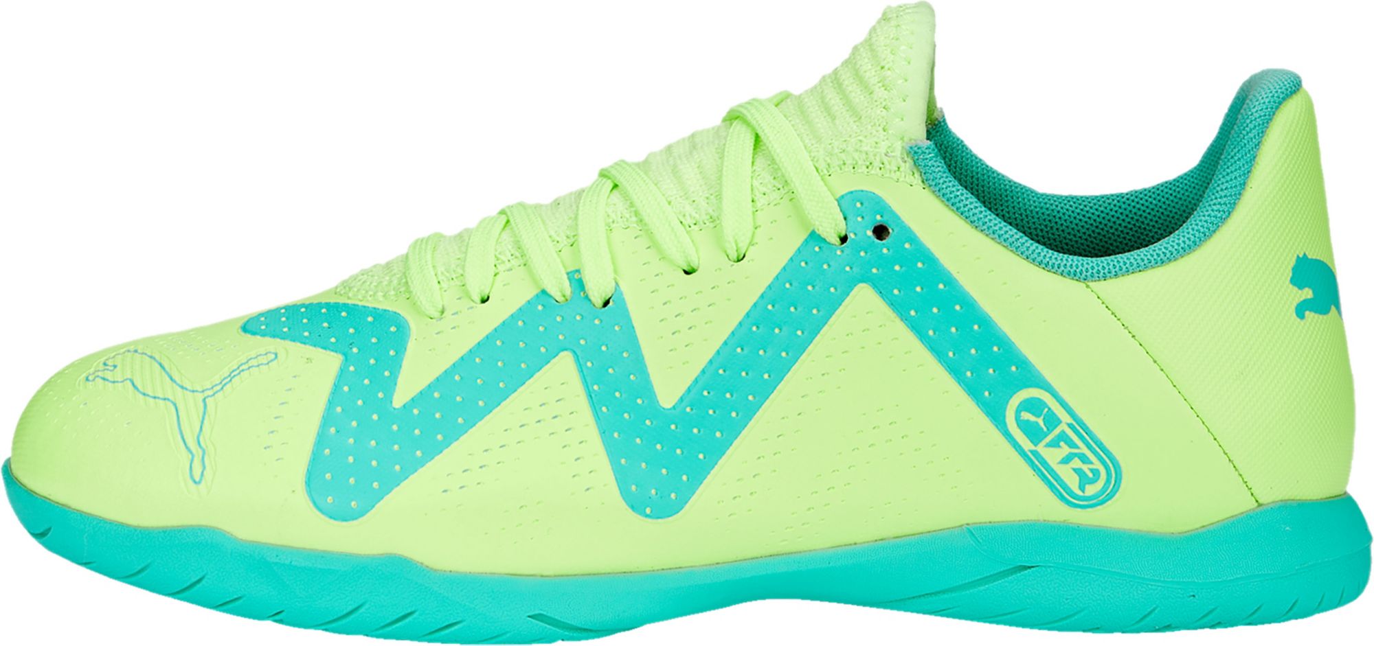 shoes to play indoor soccer