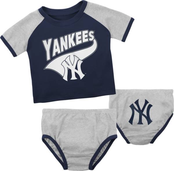 Yankees deals baby clothes