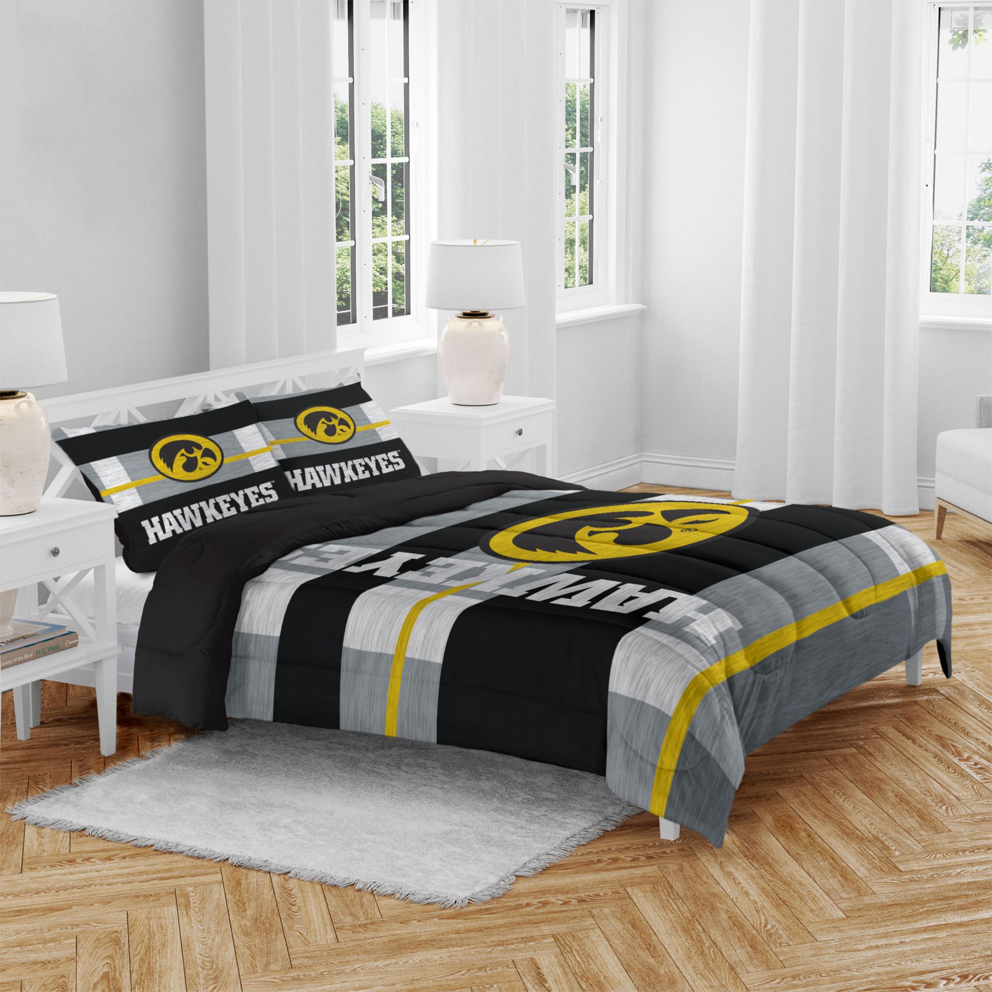 Pegasus Sports Iowa Hawkeyes 3-Piece Queen Bedding Set