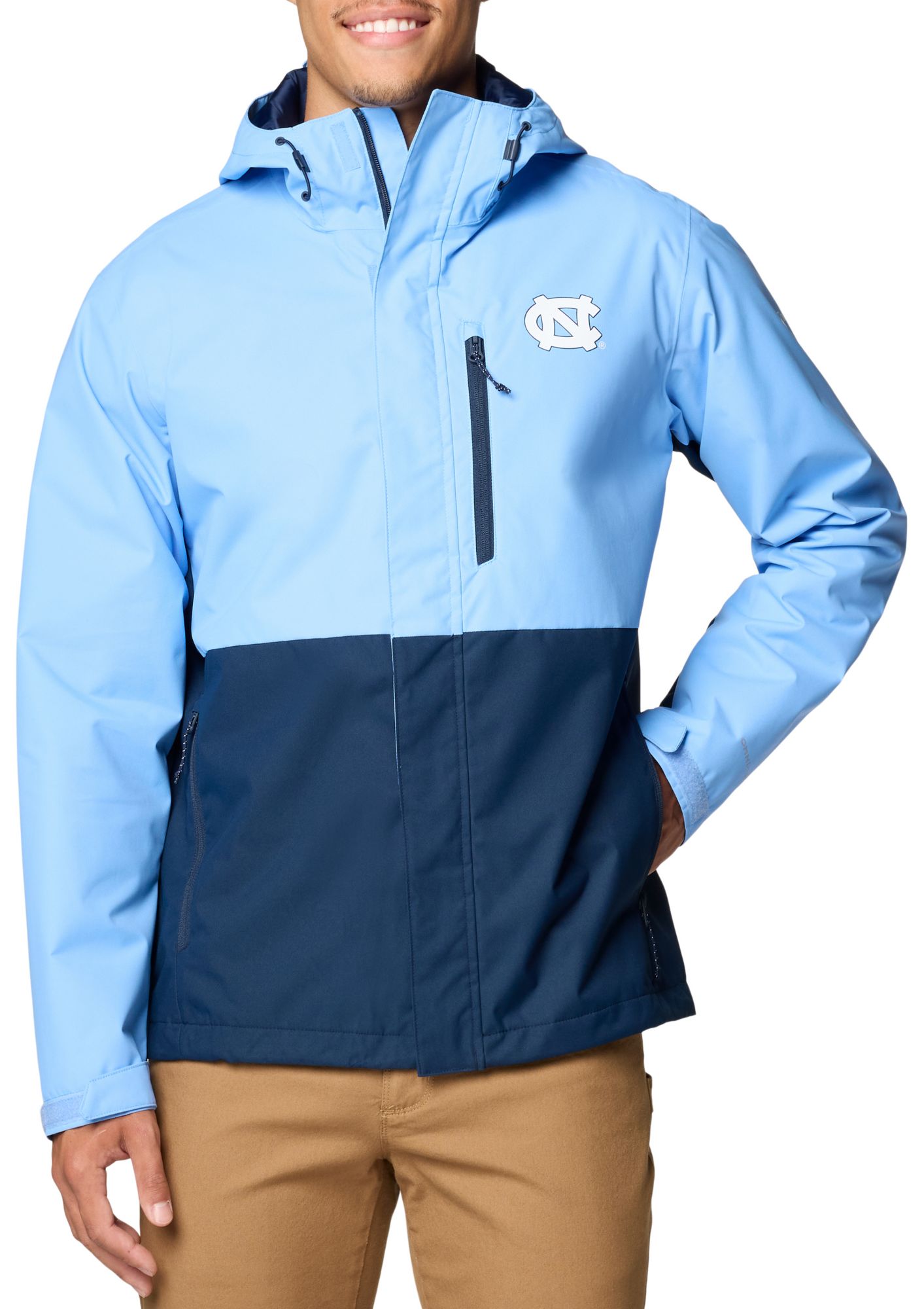 Columbia Men's North Carolina Tar Heels Light Blue/Navy Color Block Field Bound Jacket product image