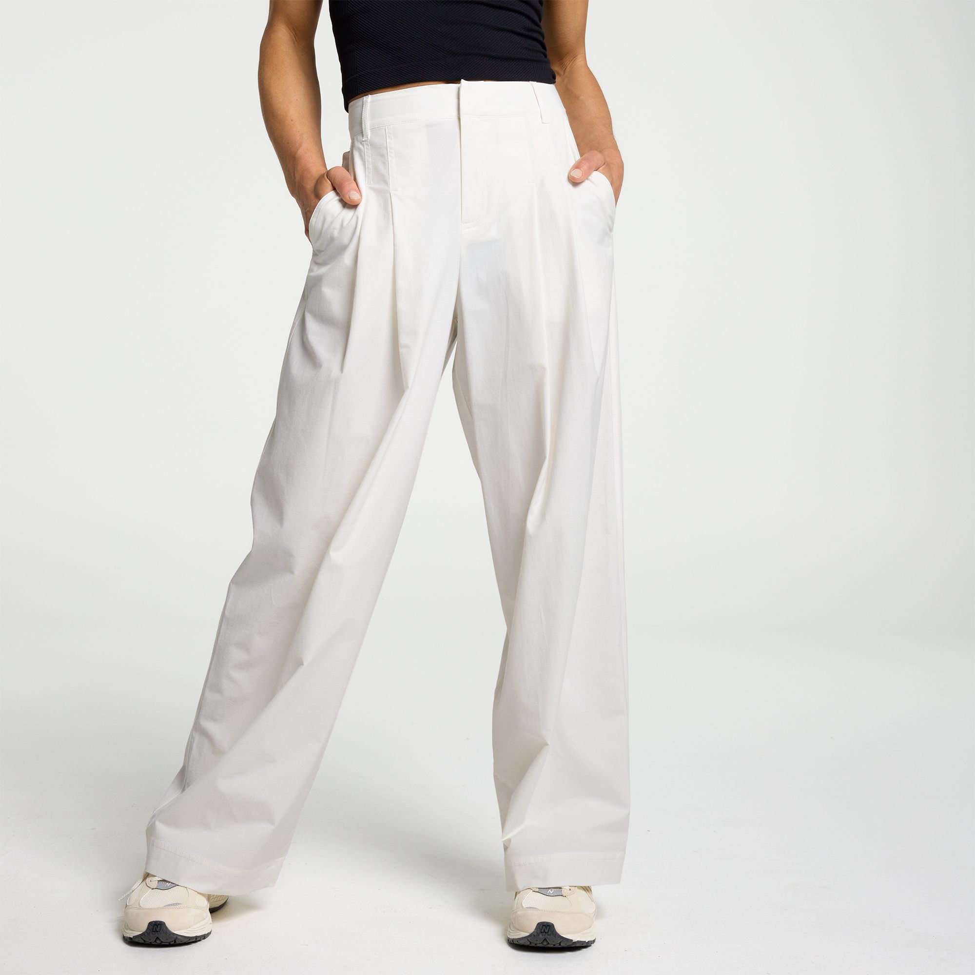 CALIA Women's Effortless Nyluxe Pleated Trouser product image