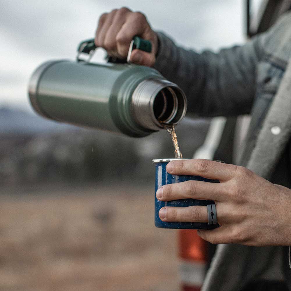 QALO Men's Strata Grey and Black Arrow Silicone Ring product image