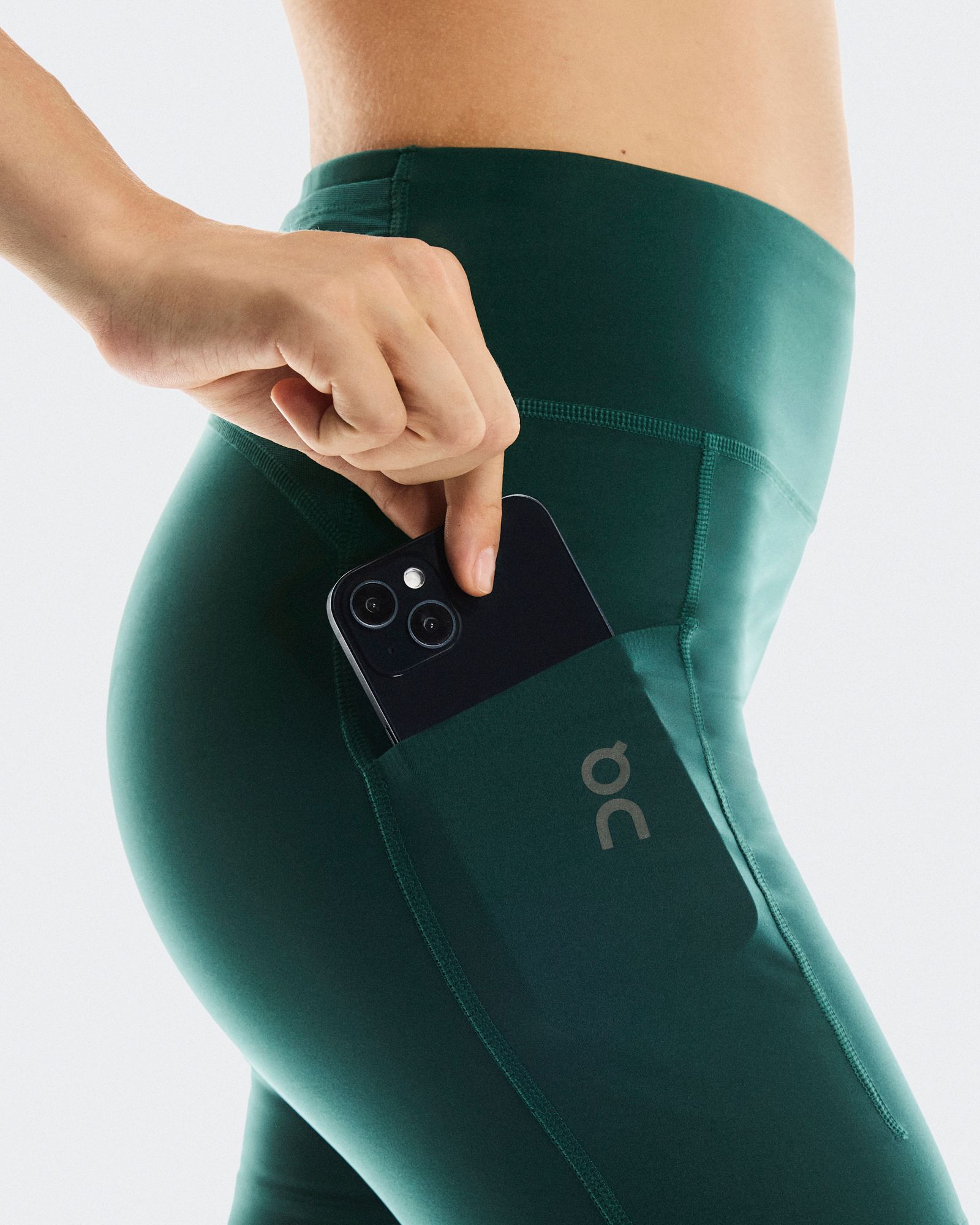 On Women's Performance Tights Short product image