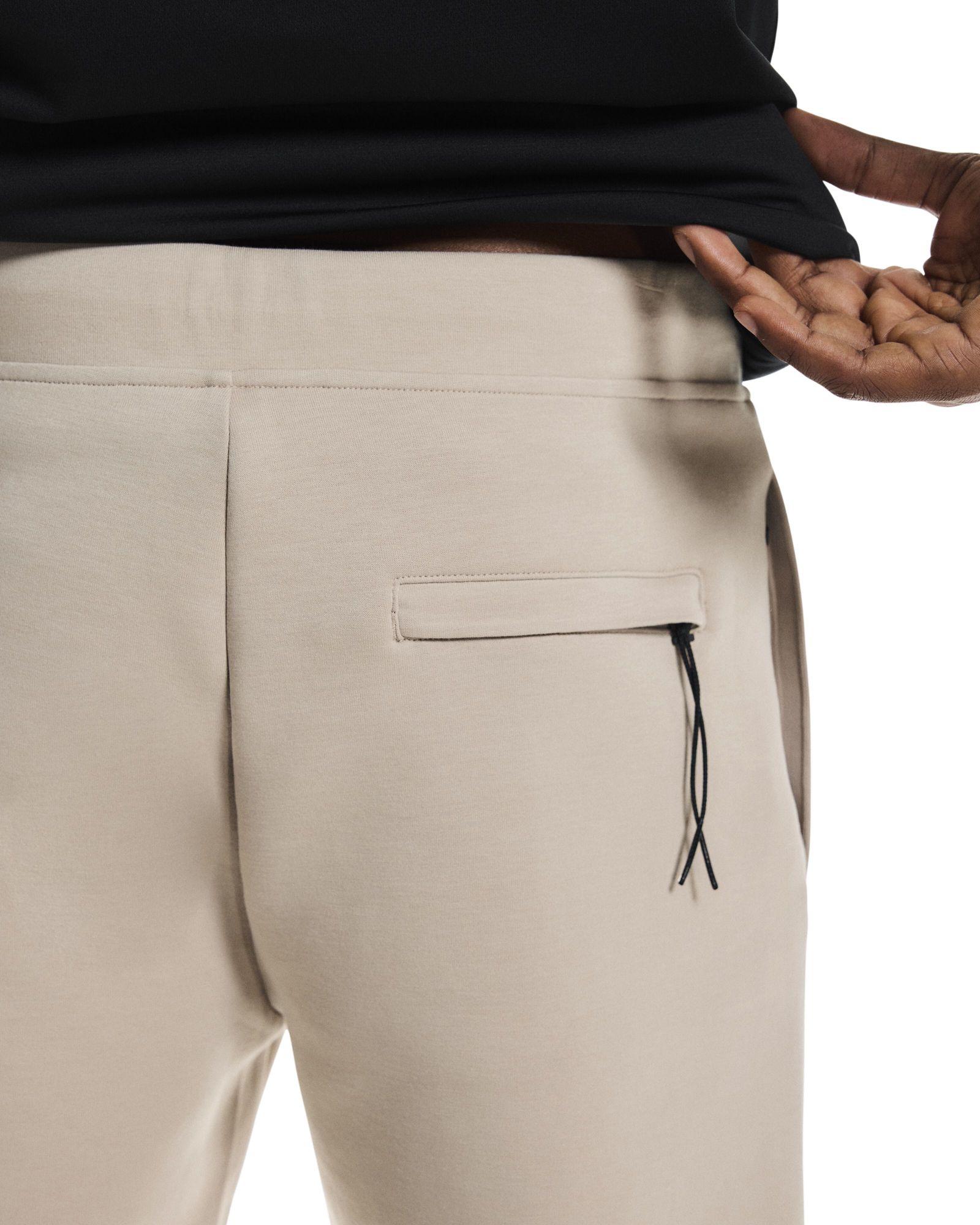 On Men's Focus Tech Sweatpants product image