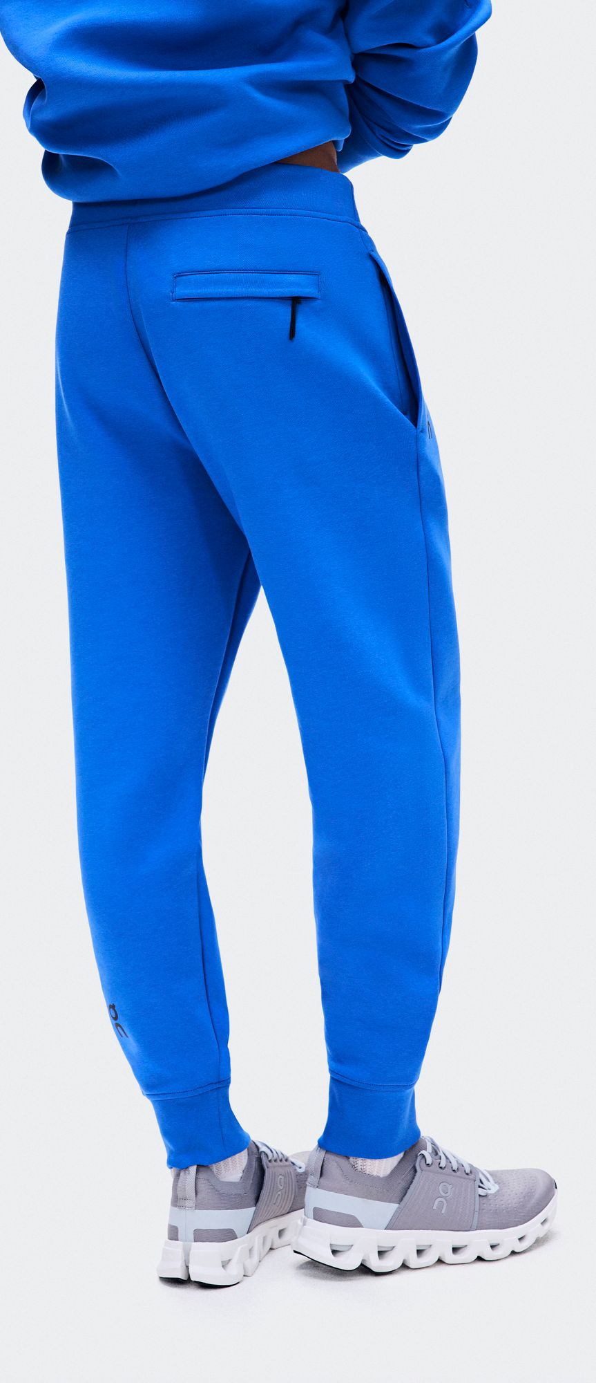 On Men's Focus Tech Sweatpants product image
