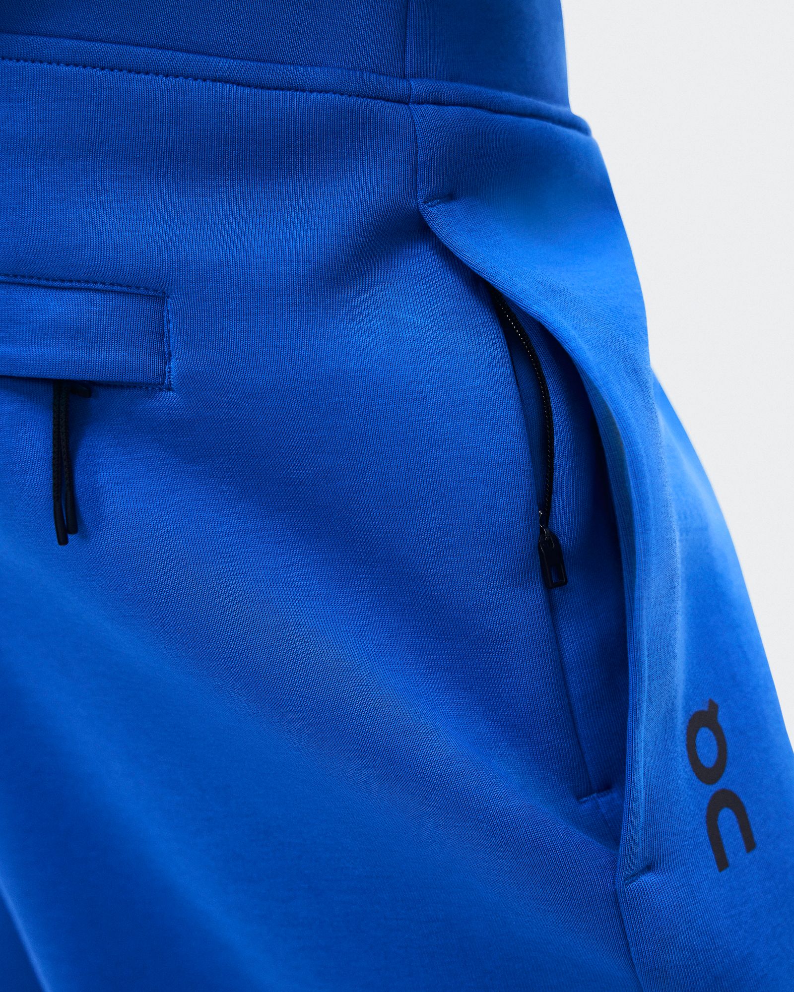 On Men's Focus Tech Sweatpants product image