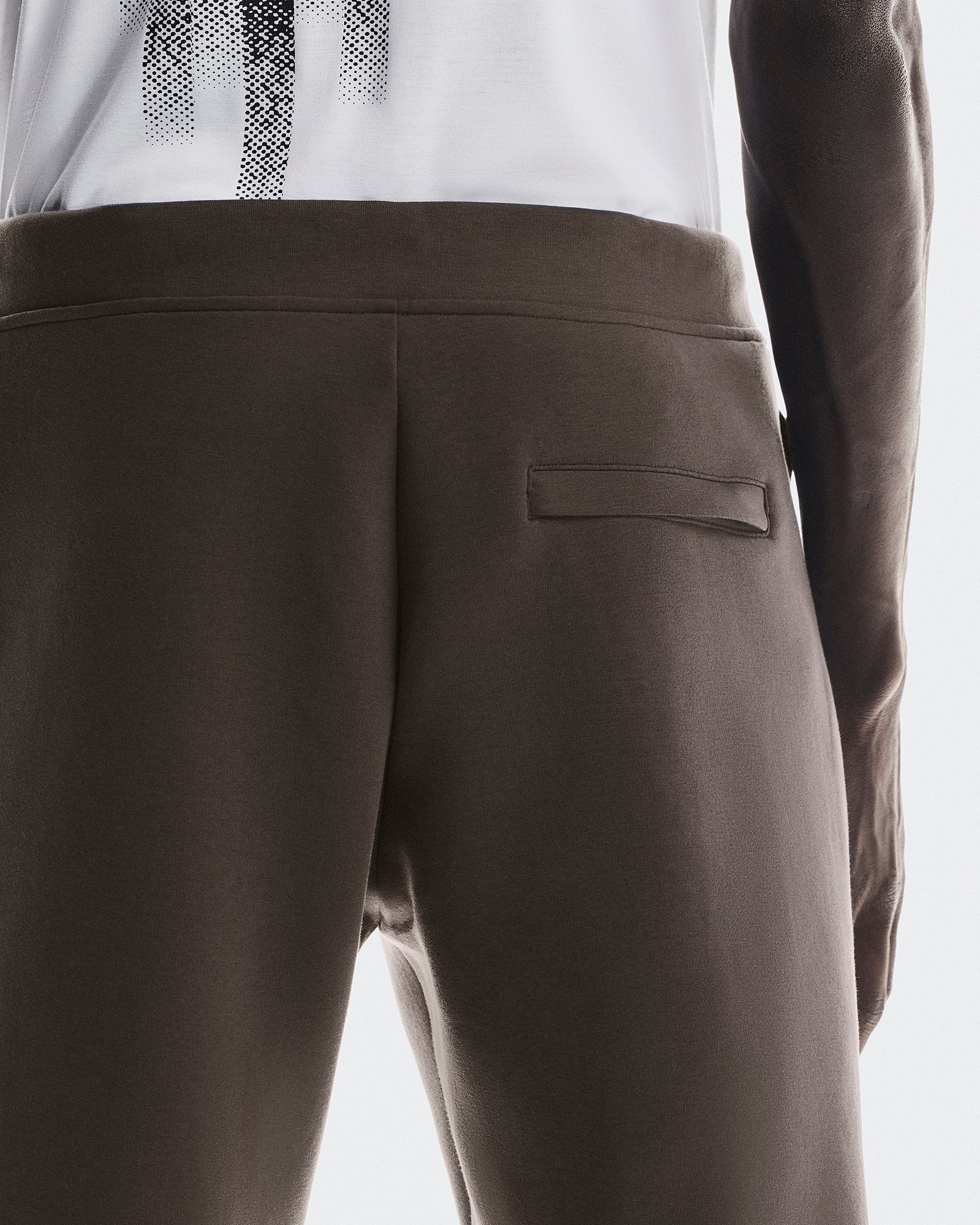 On Men's Focus Tech Sweatpants product image