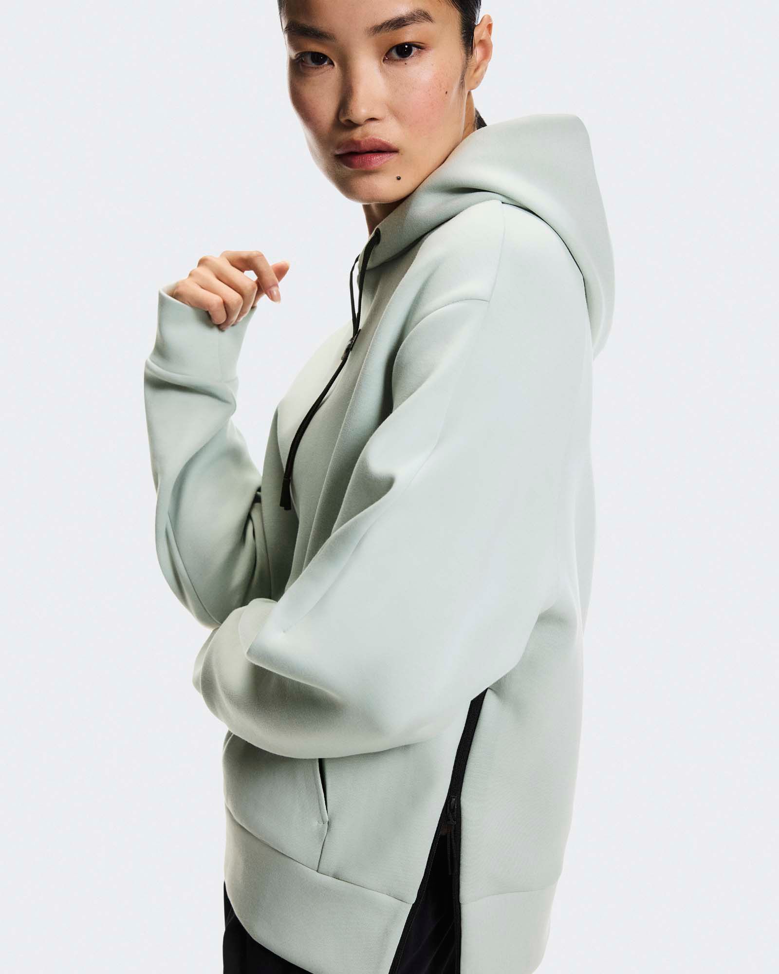On Women's Focus Tech Hoodie product image