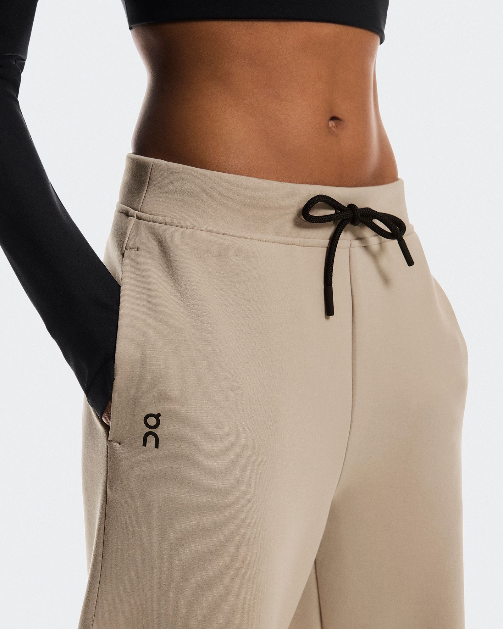 On Women's Focus Tech Sweatpants product image