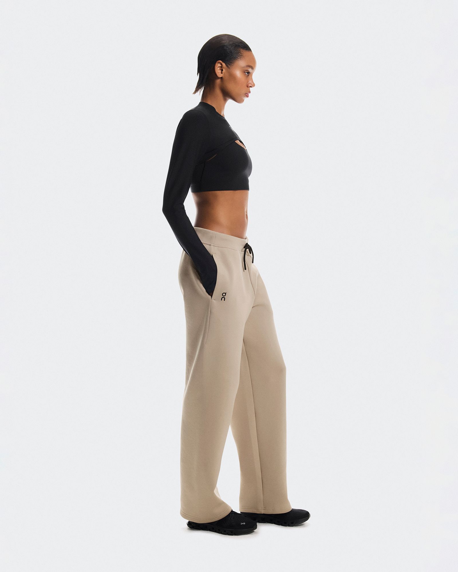 On Women's Focus Tech Sweatpants product image