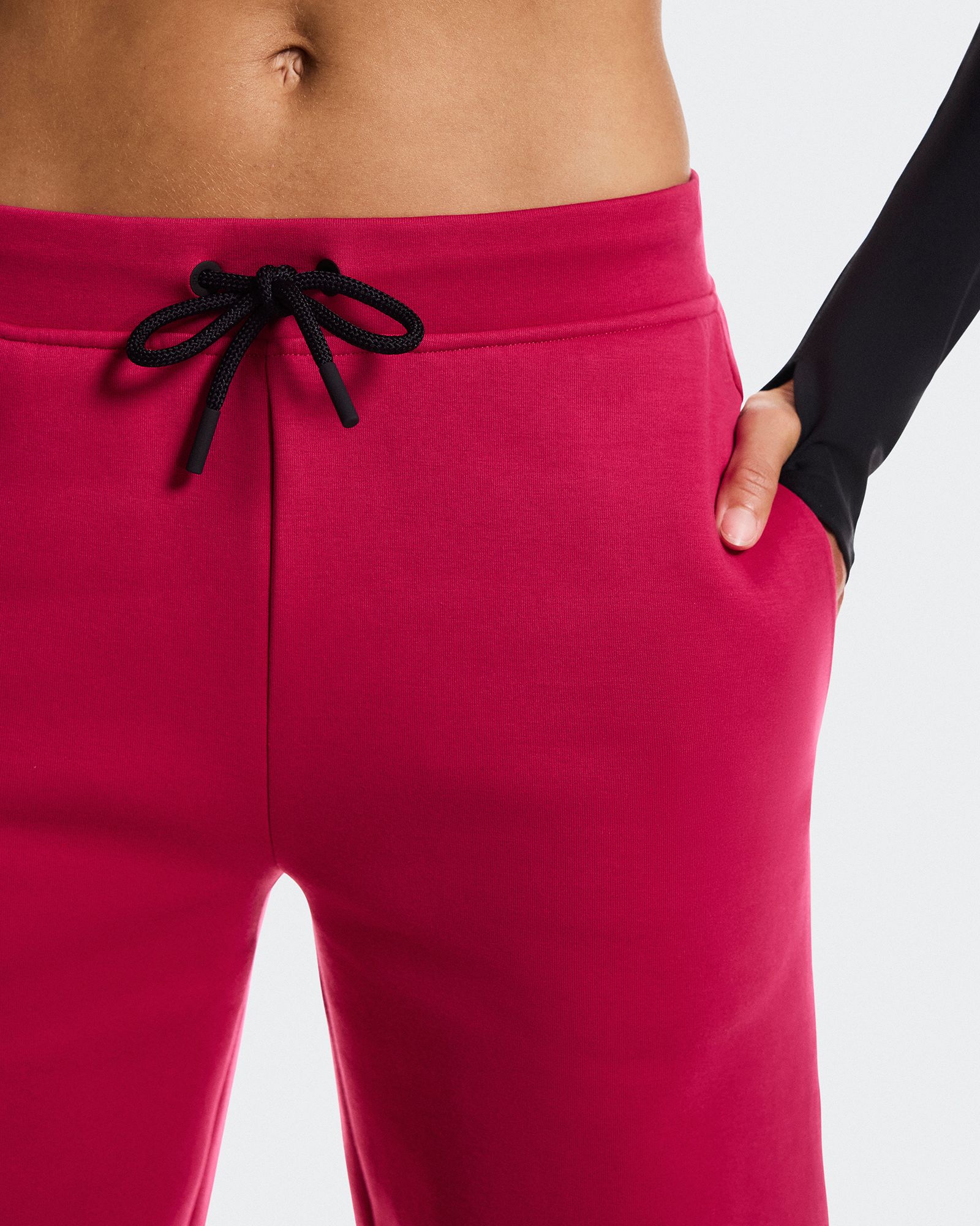 On Women's Focus Tech Sweatpants product image