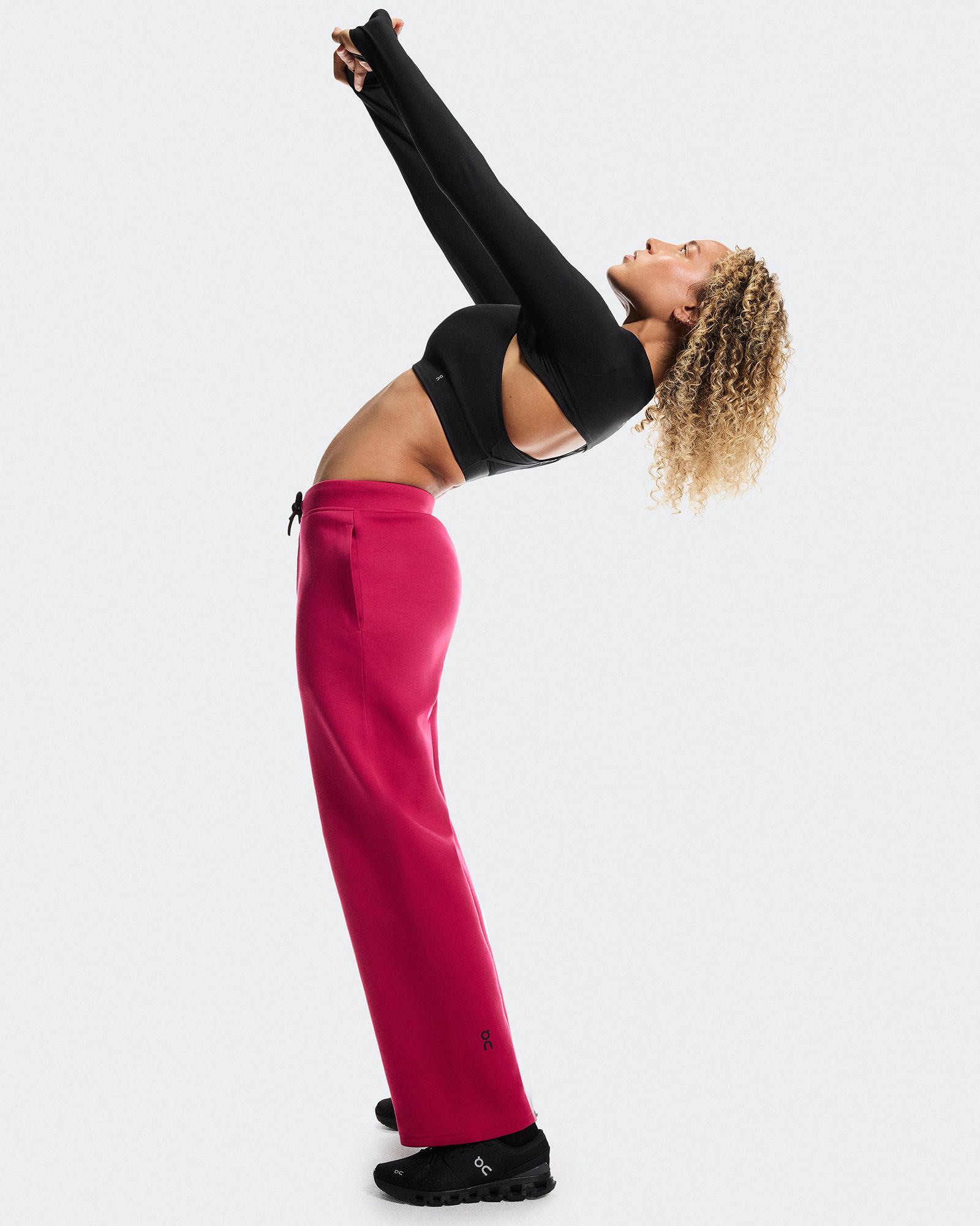 On Women's Focus Tech Sweatpants product image