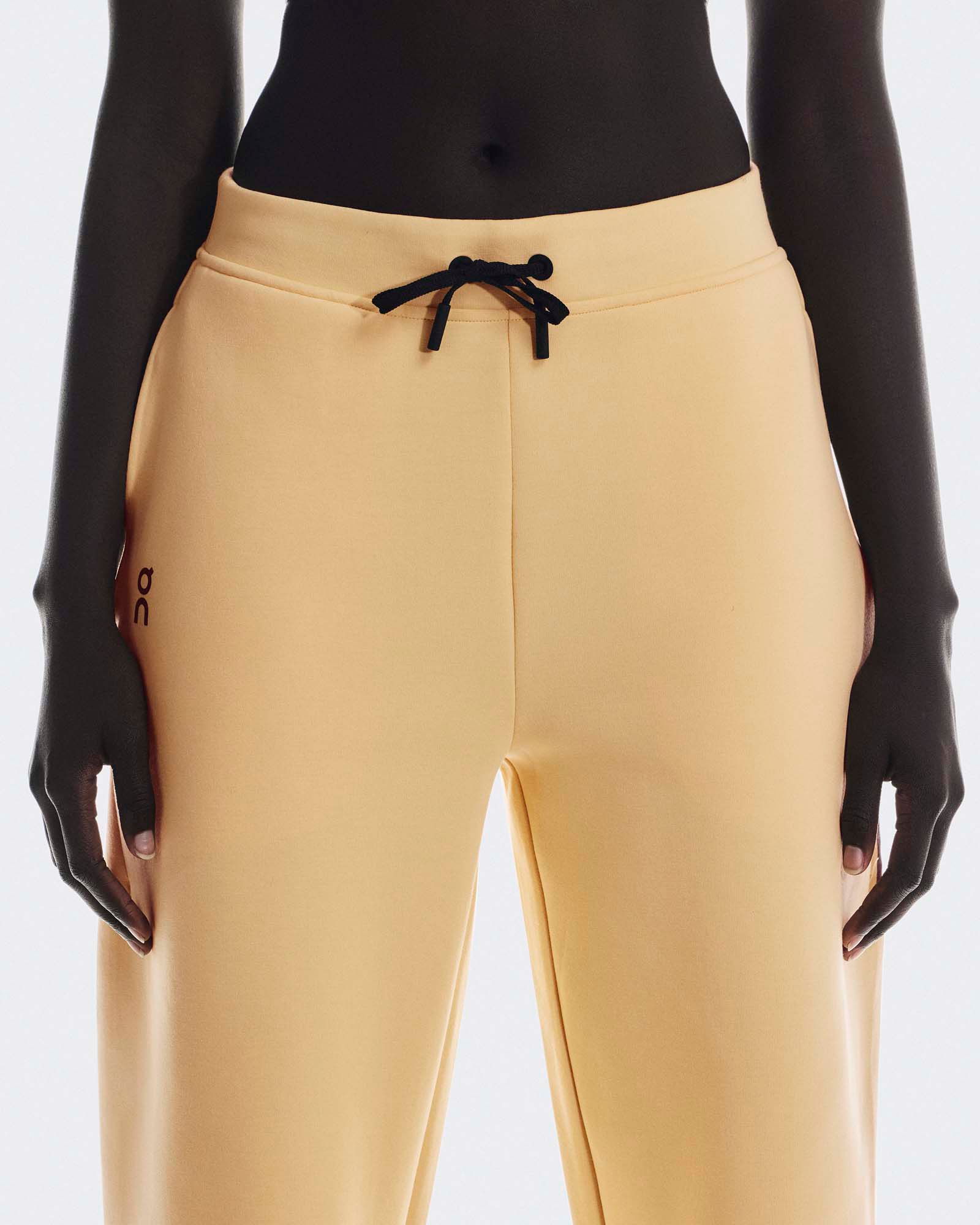 On Women's Focus Tech Sweatpants product image