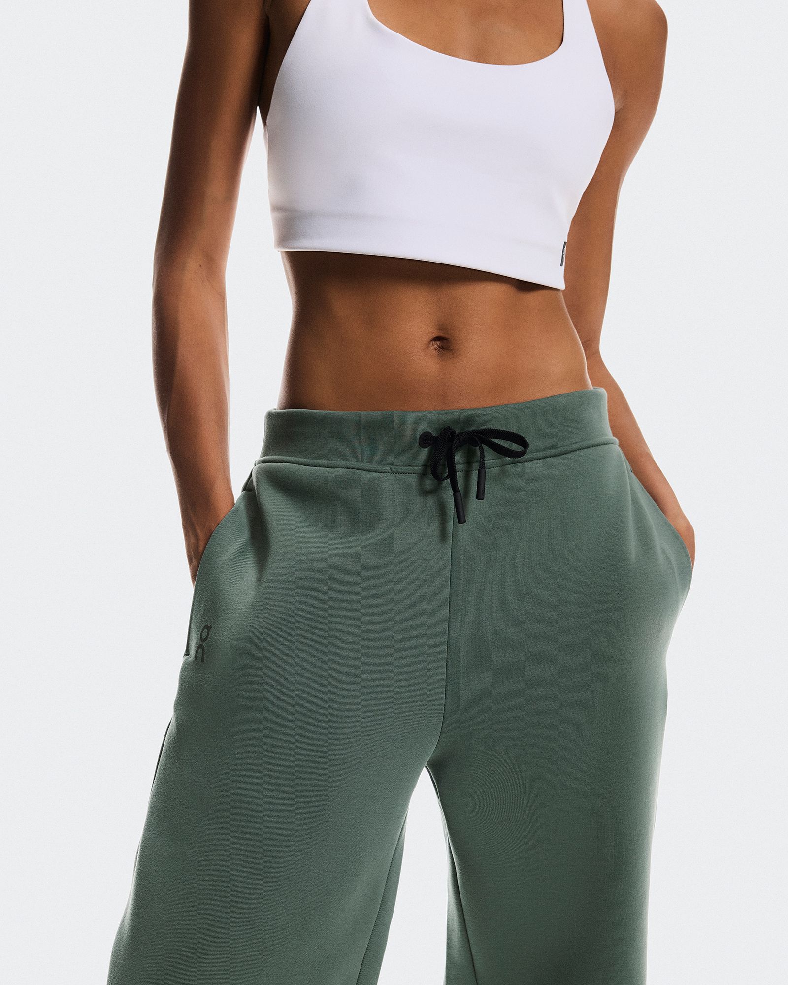On Women's Focus Tech Sweatpants product image