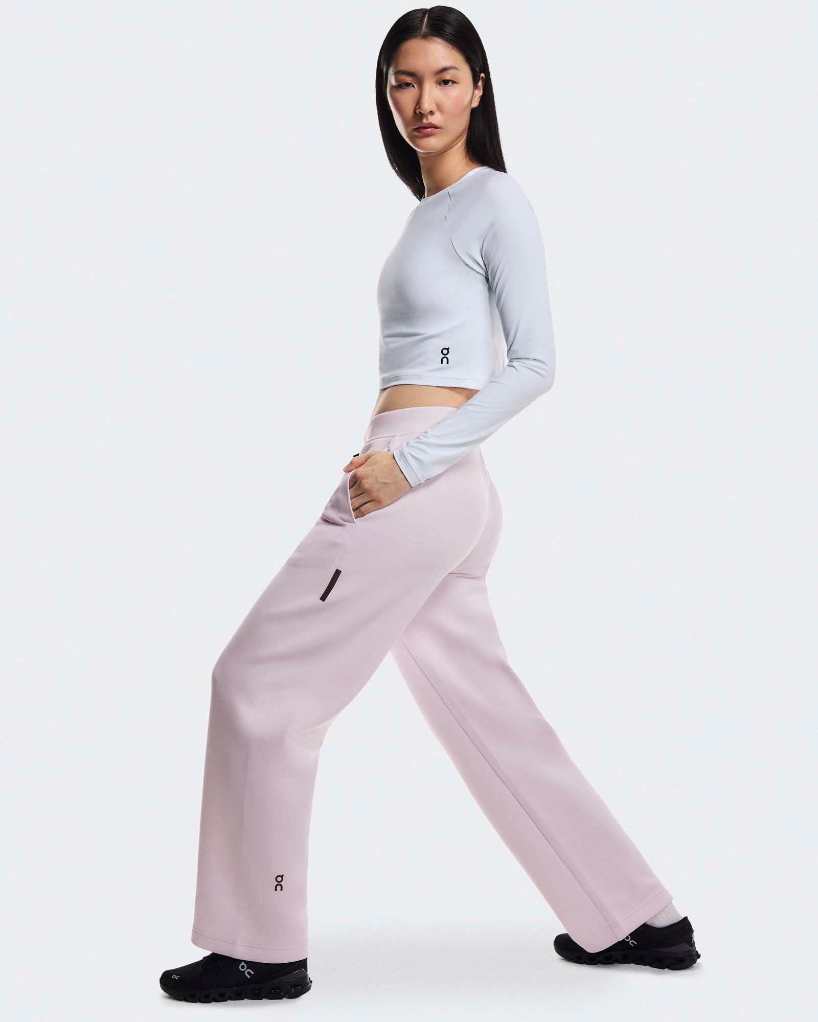 On Women's Focus Tech Sweatpants product image