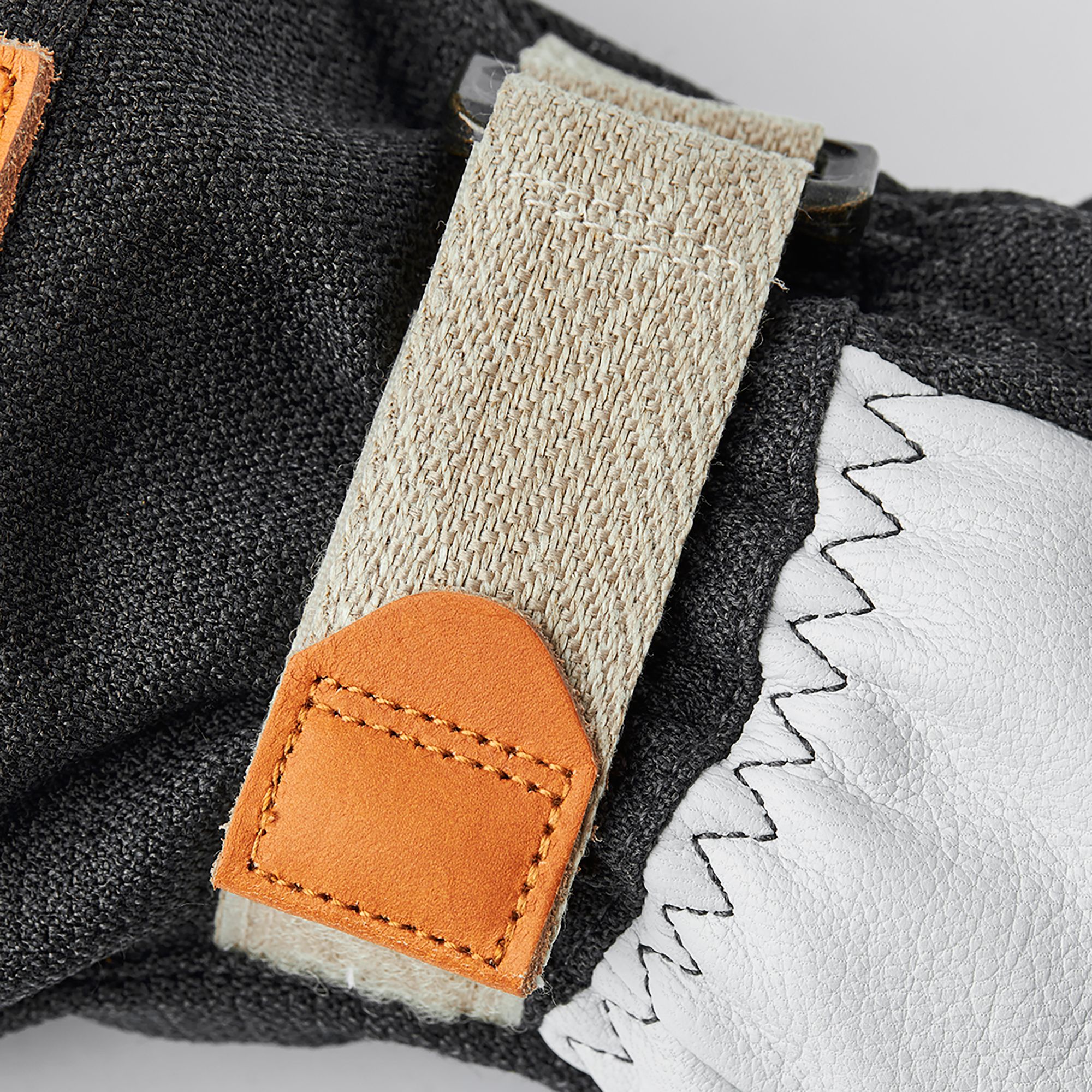 Hestra Men's Army Leather Patrol Gauntlet Gloves product image