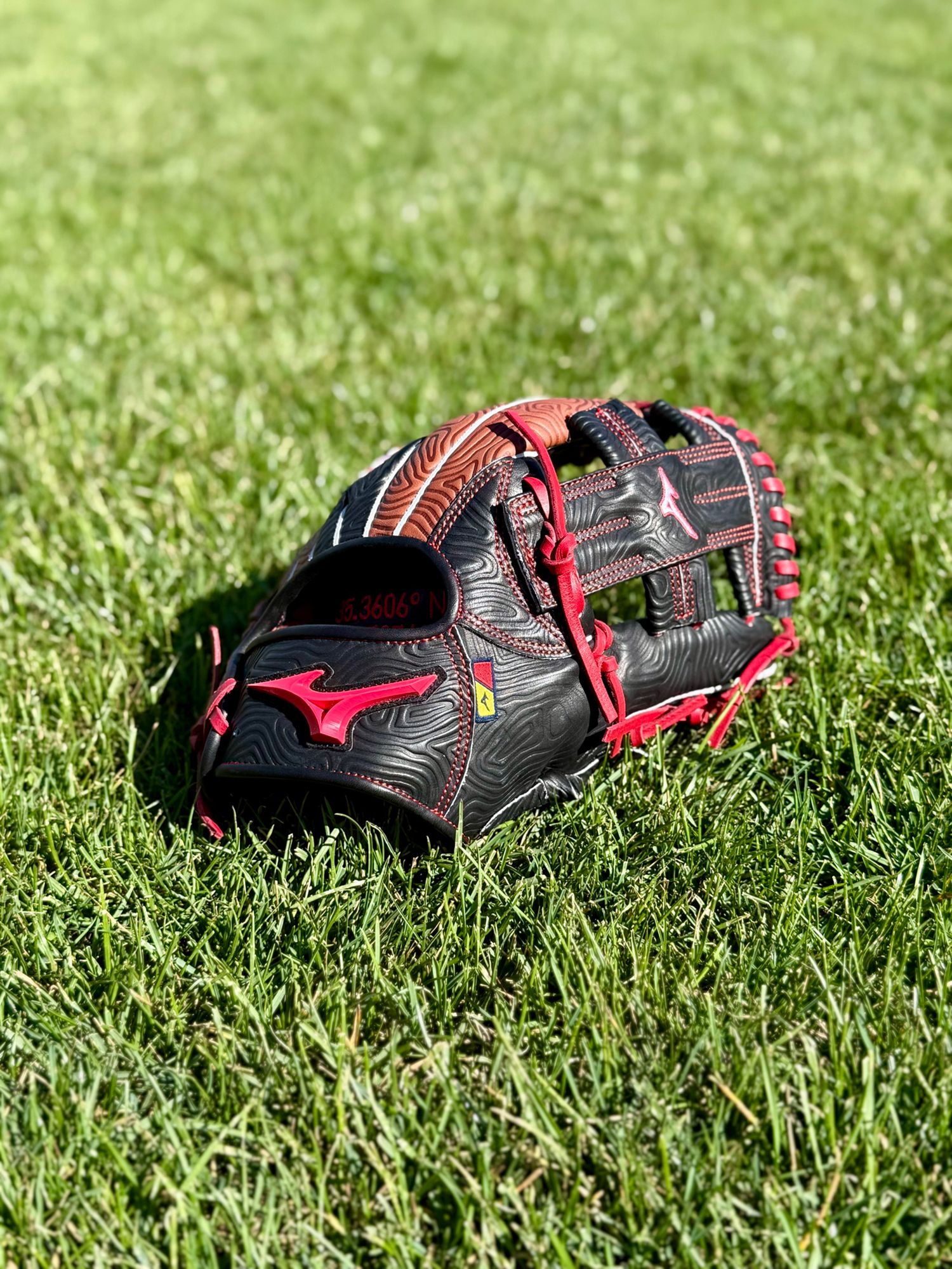 Mizuno 11.5” Altitude Pro Select Series Glove product image