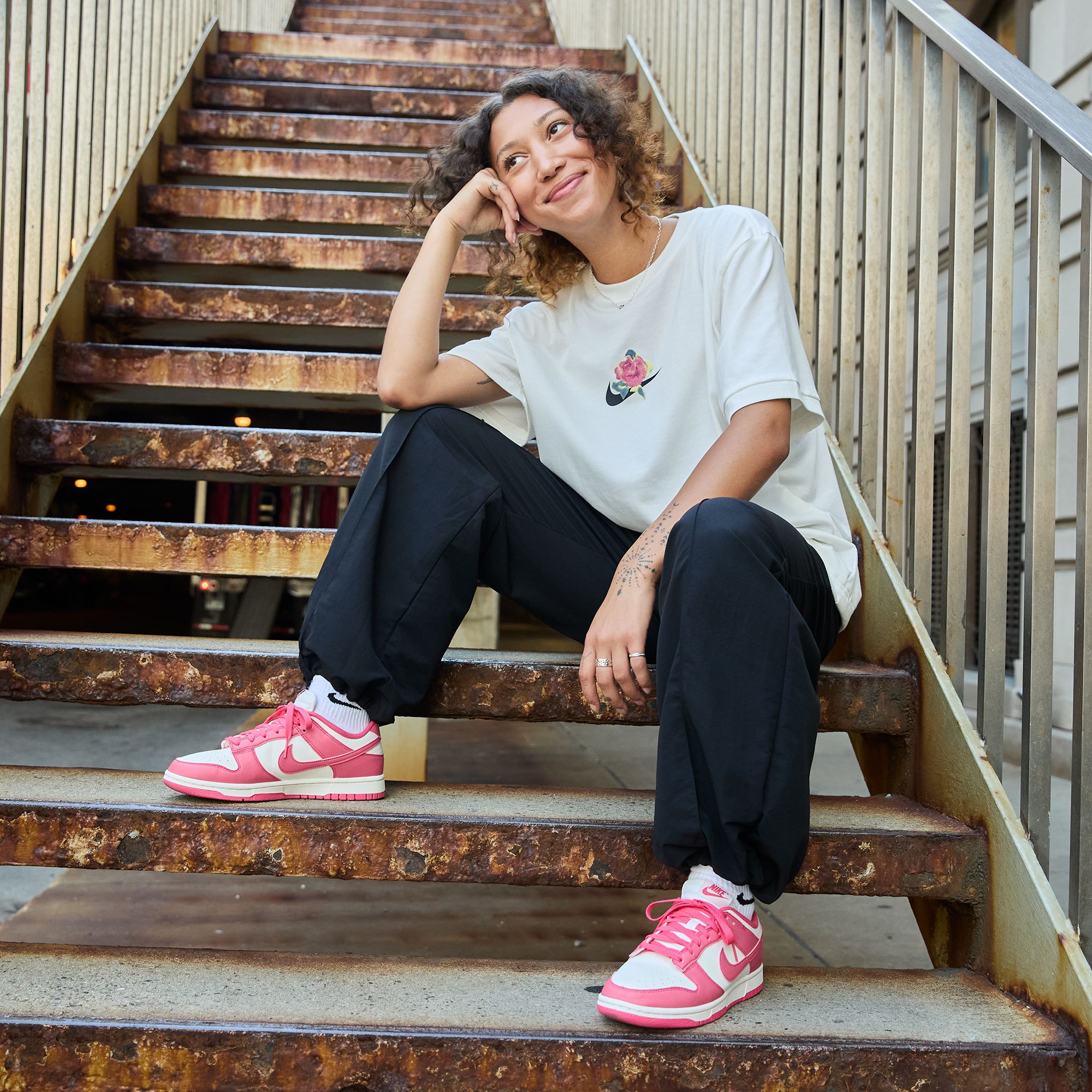 Nike Women's Sportswear Everything Wovens Mid-Rise Open-Hem Pants product image