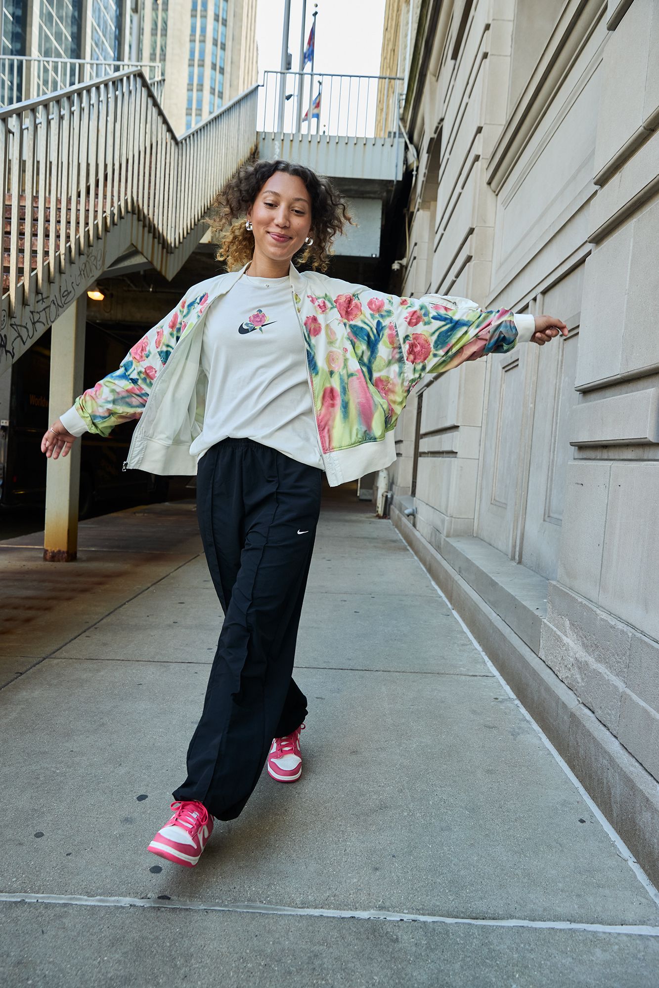 Nike Women's Sportswear Everything Wovens Mid-Rise Open-Hem Pants product image