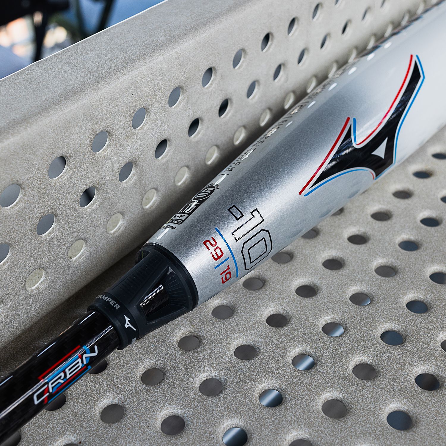 Mizuno B22 CRBN2 2¾'' USSSA Bat (-10) product image