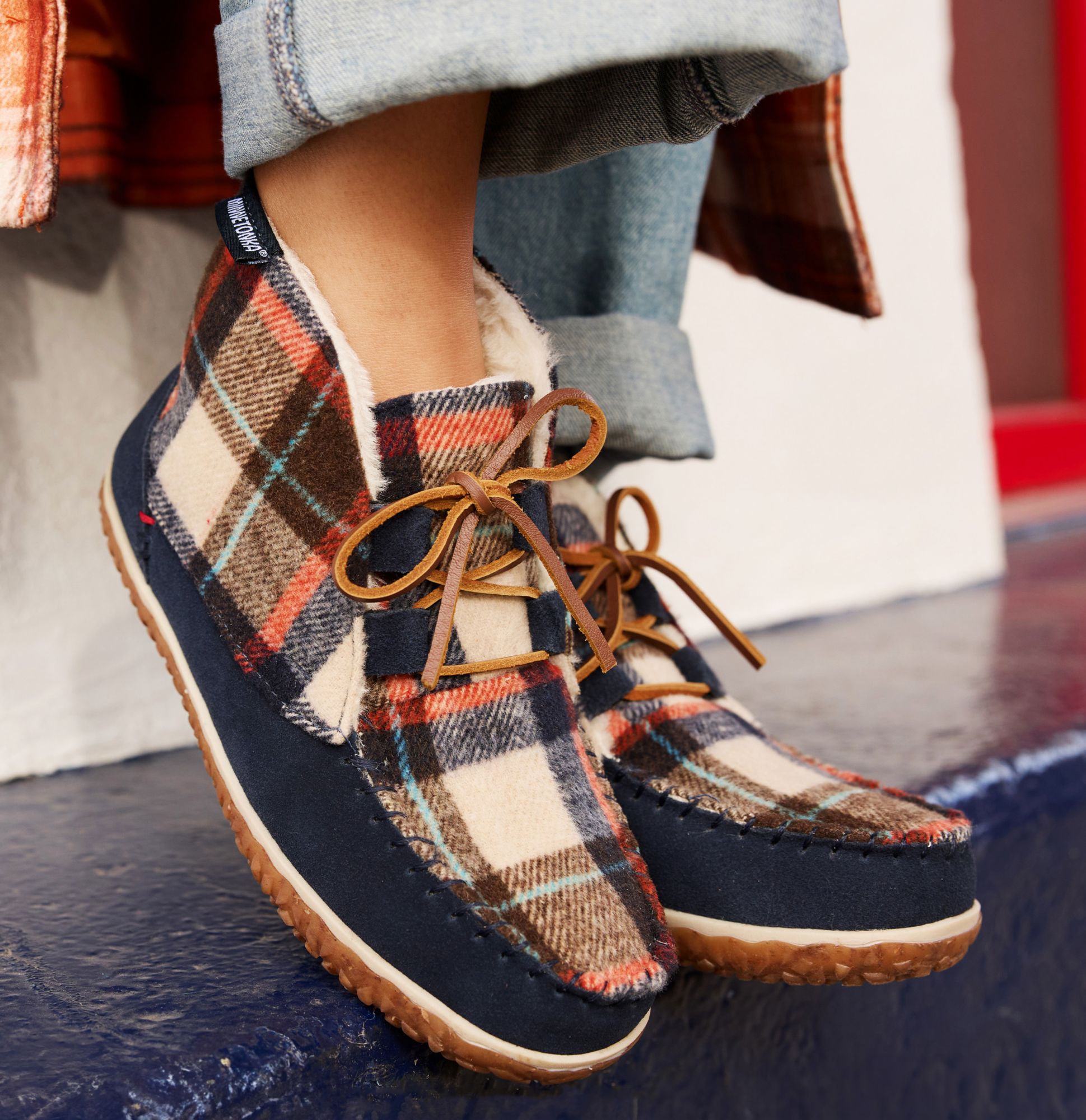 Minnetonka Women's Torrey Slippers product image