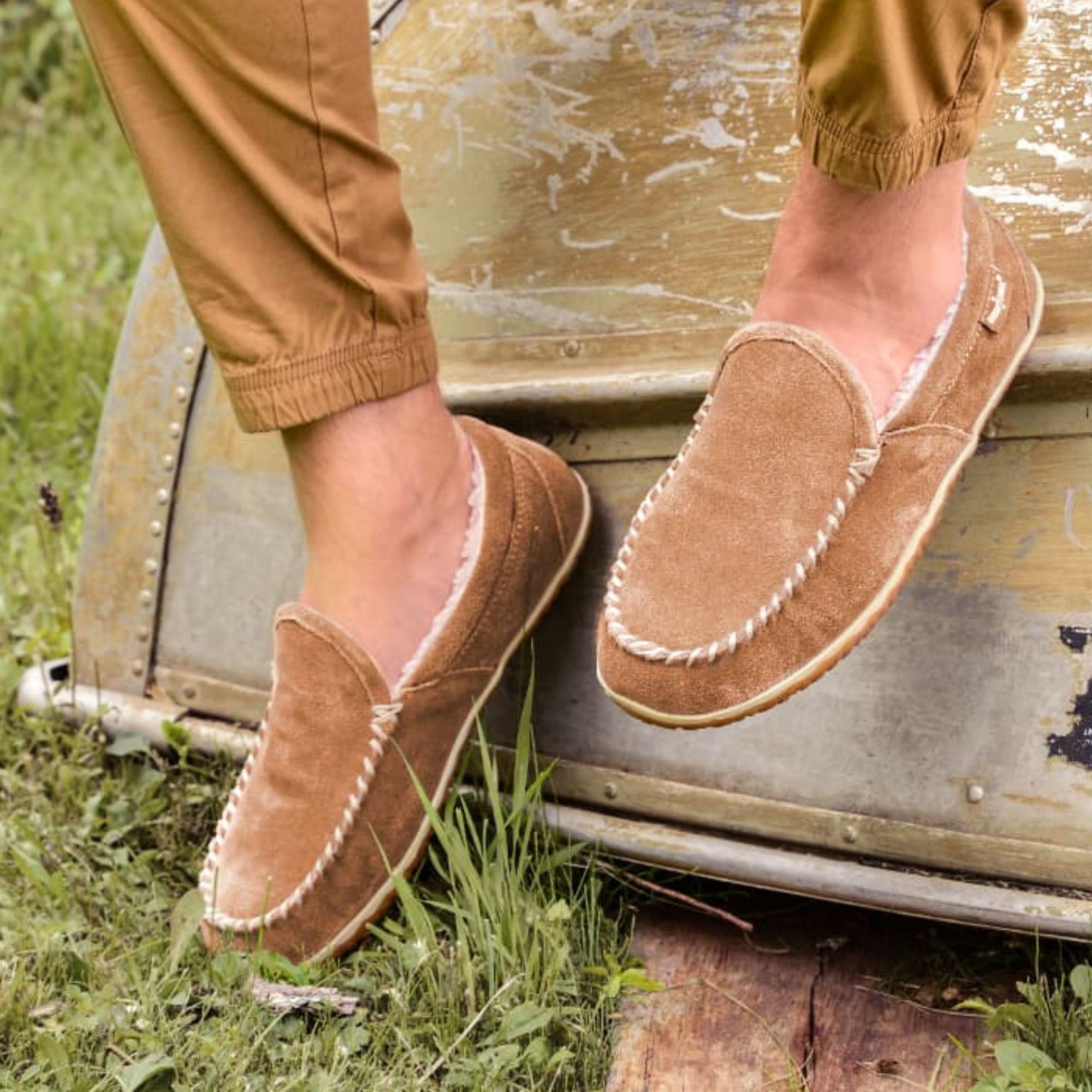 Minnetonka Men's Tilden Moccasin Slippers product image