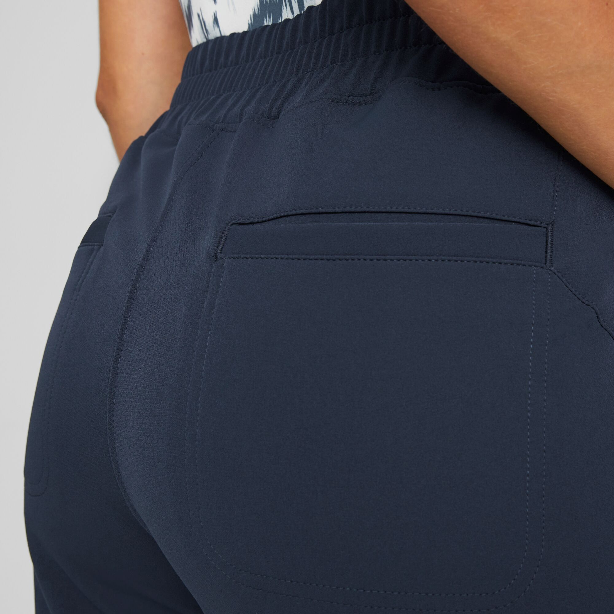 PUMA Women's Pierview Golf Joggers product image