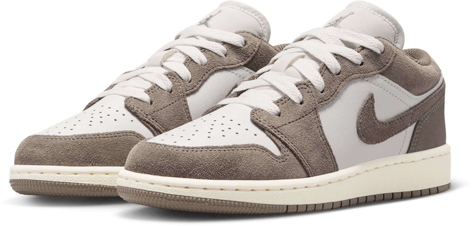 Jordan Kids' Grade School Air Jordan 1 Low Basketball Shoes product image