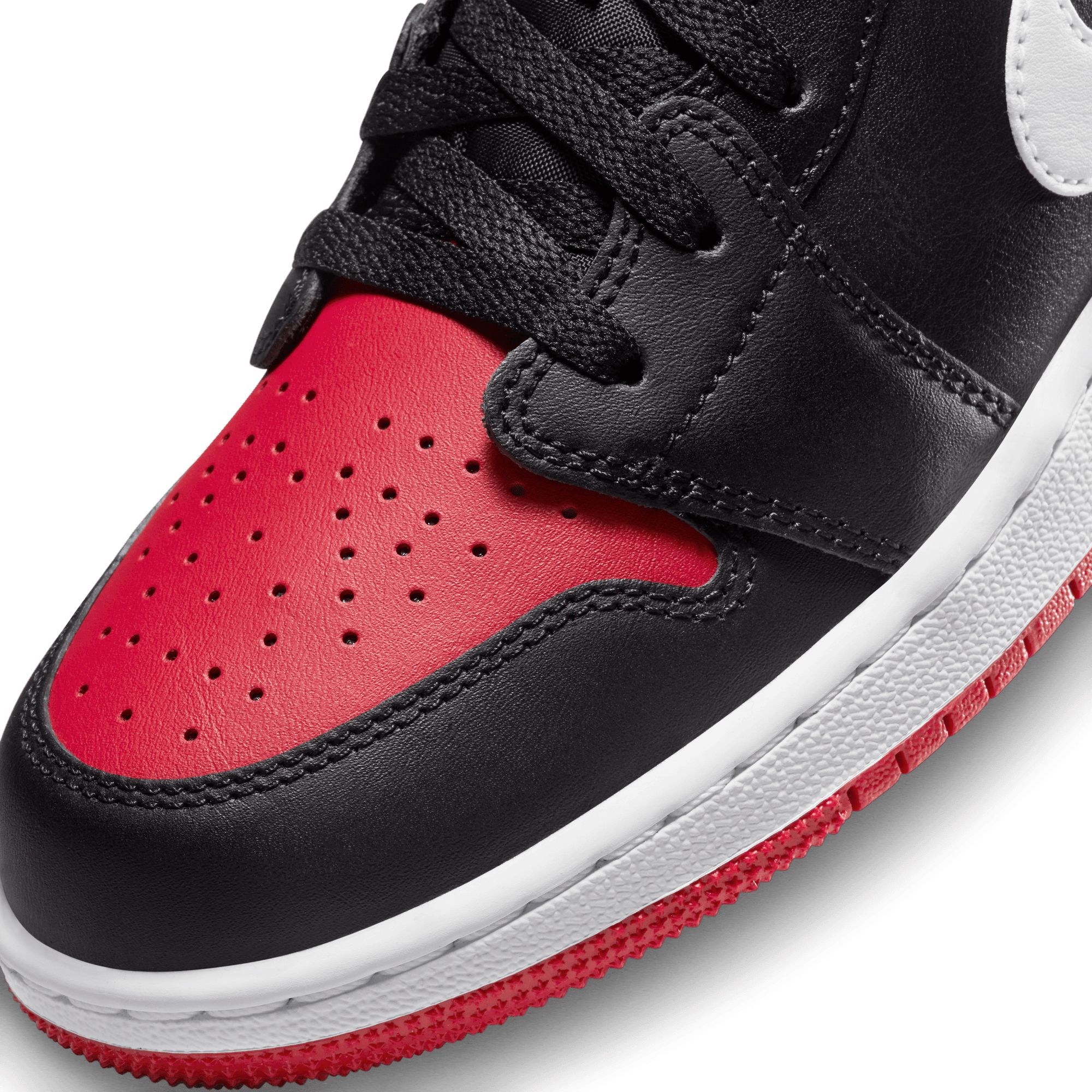 Jordan Kids' Grade School Air Jordan 1 Low Basketball Shoes product image