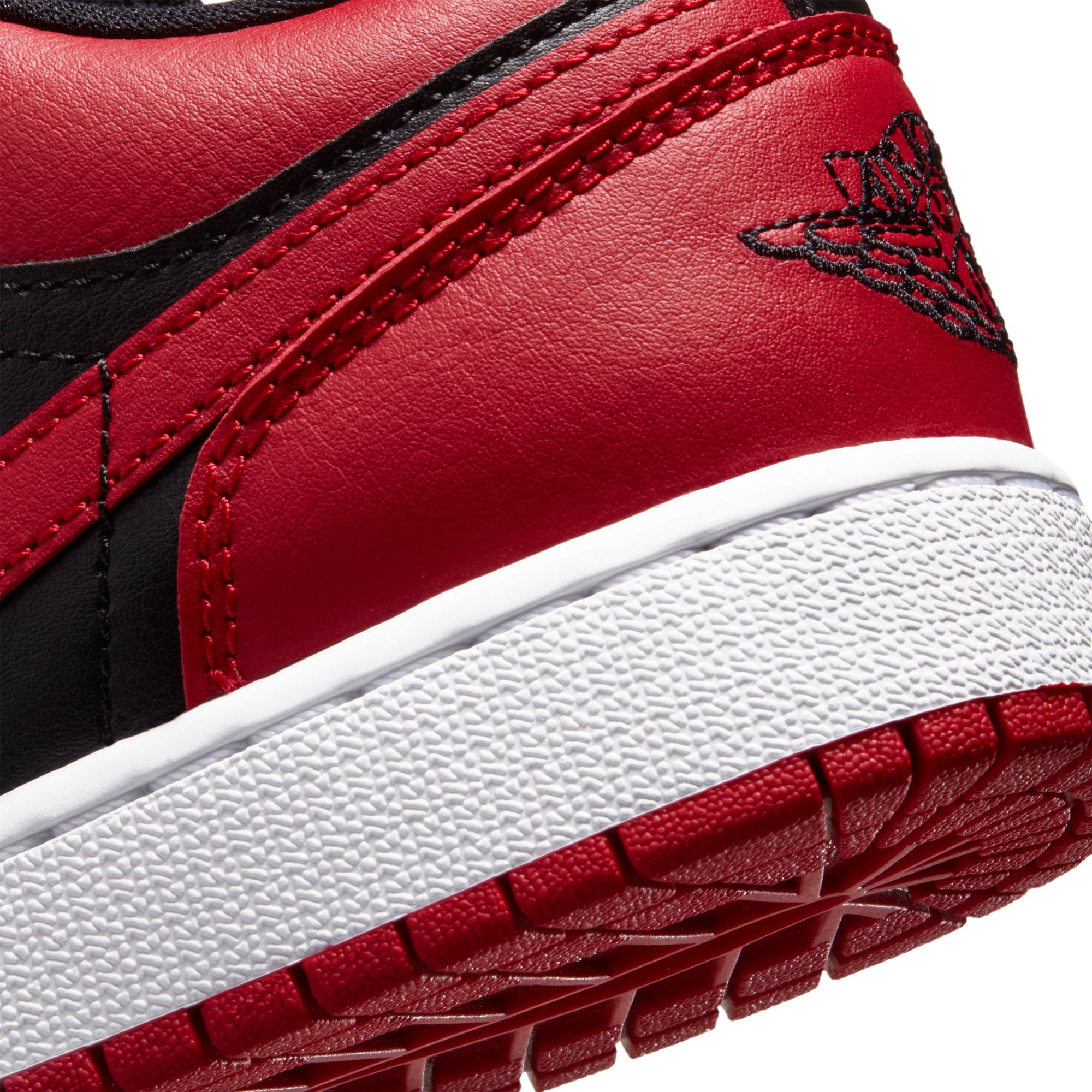 Jordan Kids' Grade School Air Jordan 1 Low Basketball Shoes product image
