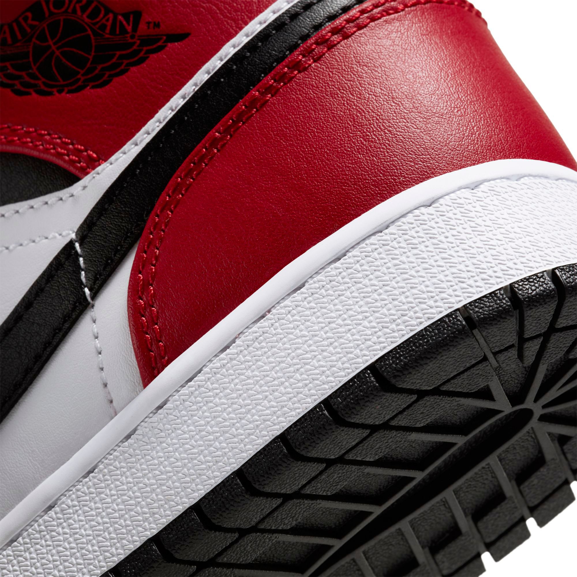Jordan Kids' Grade School Jordan 1 Mid Basketball Shoes product image